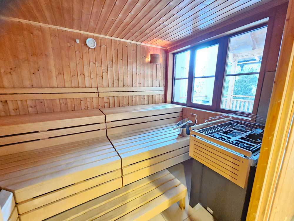 Sauna mit Ausblick im Wellness Bereich