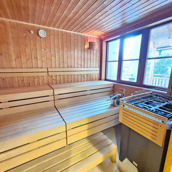 Sauna mit Ausblick im Wellness Bereich